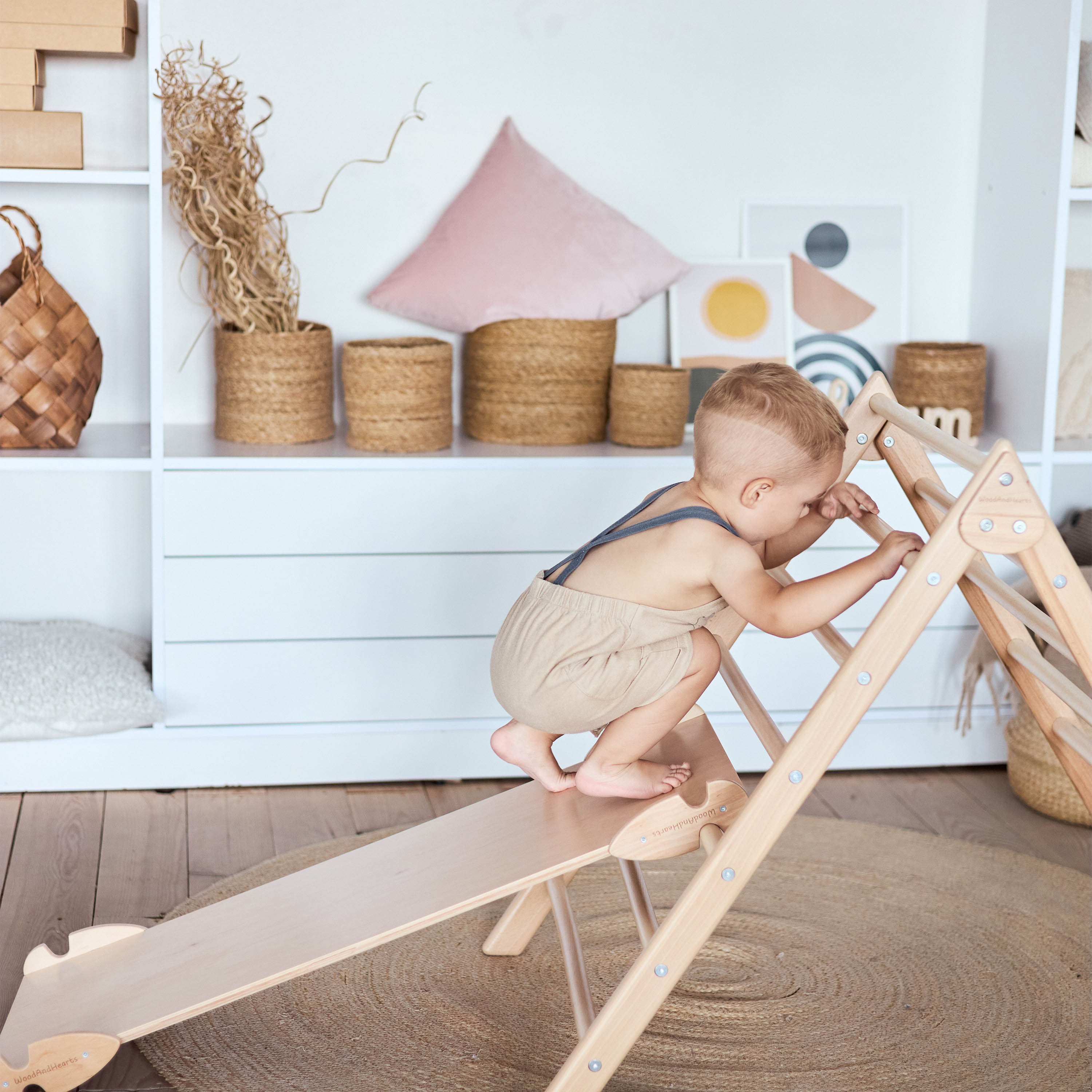 Montessori Scandinavian Set of two Wooden items: Climbing Triangle + Ramp, N.Wood color